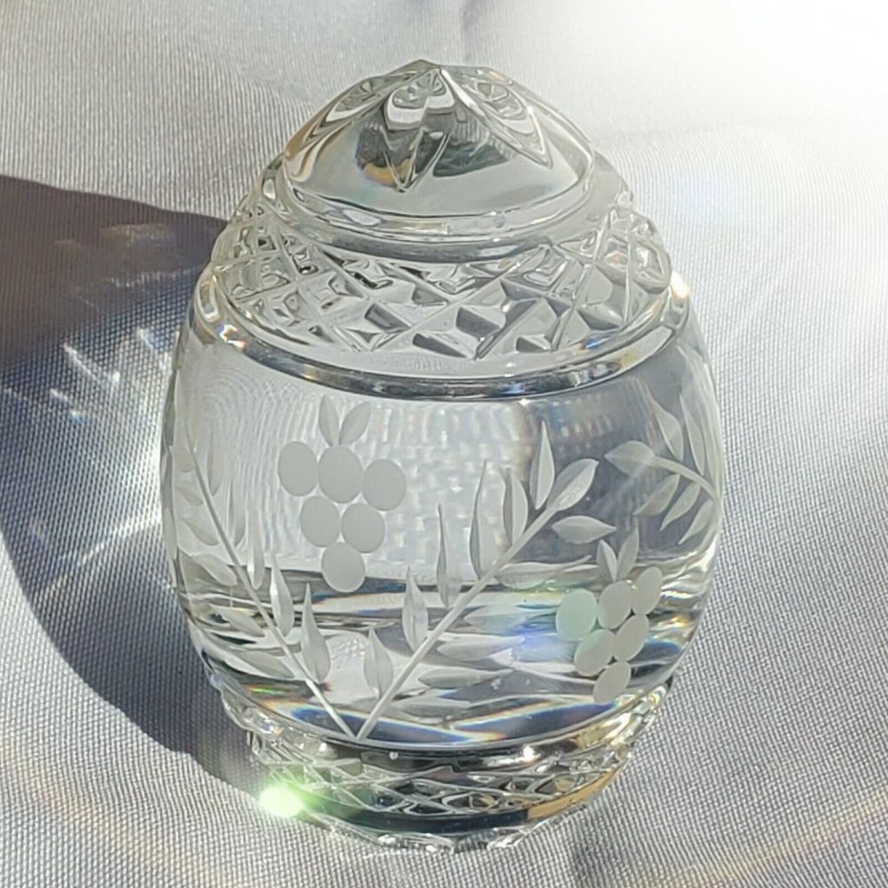 Sullivans Cut Crystal Etched Berries Egg Paperweight w label 3.5" Poland